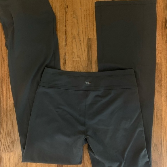 Victoria’s Secret gray flare yoga pants, size S - Picture 3 of 6